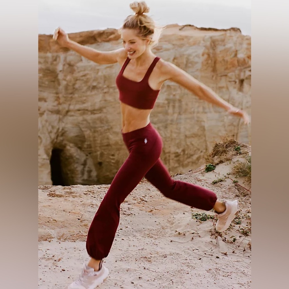 NWT Free People Let’s Bounce yoga pants in SOLD OUT COLOR Oxblood XL